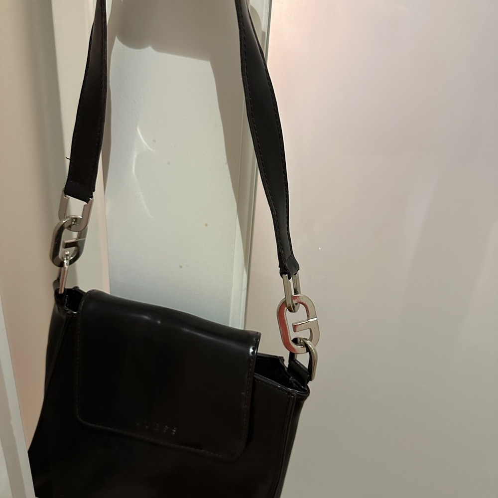 Elegant Black Shoulder Bag Pre-owned